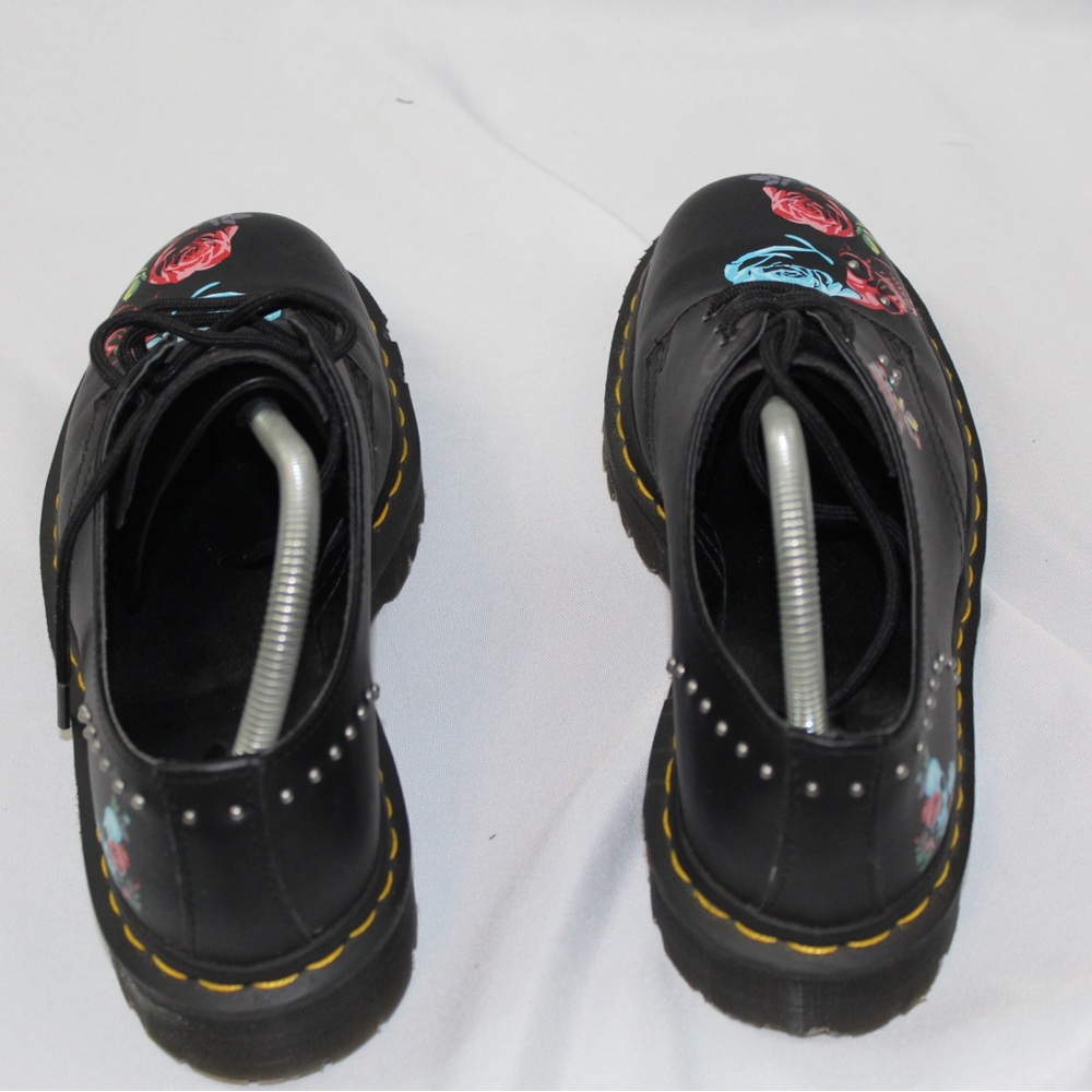 Black Floral Skull Lace-Up Shoes for Women - Picture 6 of 8